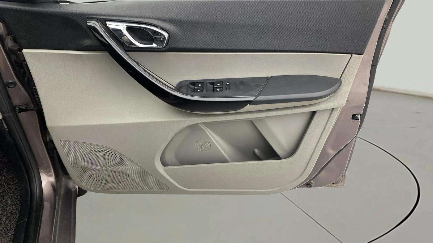 2018 Tata Tiago XZ PETROL, Petrol, Manual, 45,056 km, Driver Side Door Panels Control