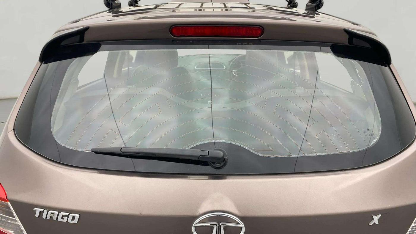 2018 Tata Tiago XZ PETROL, Petrol, Manual, 45,056 km, Rear Windshield