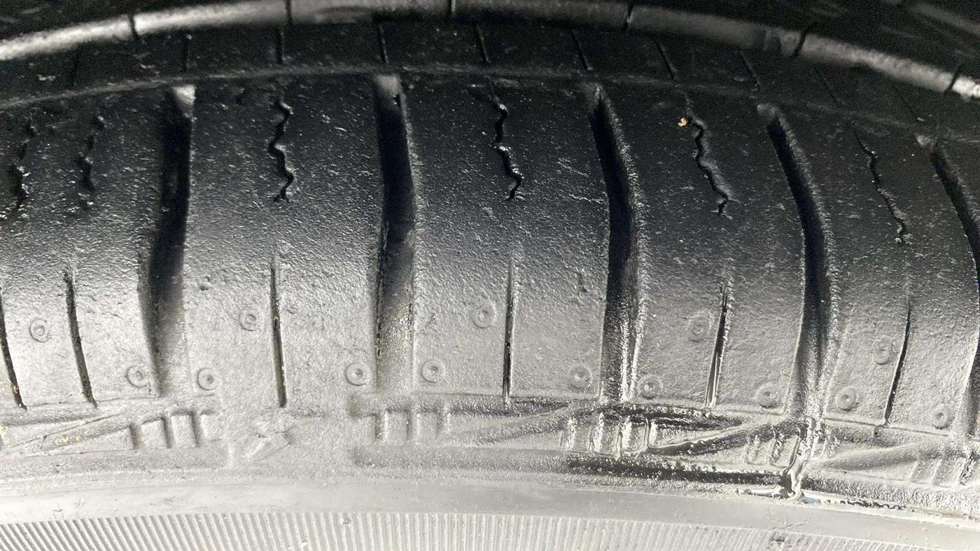 2018 Tata Tiago XZ PETROL, Petrol, Manual, 45,056 km, Right Front Tyre Tread