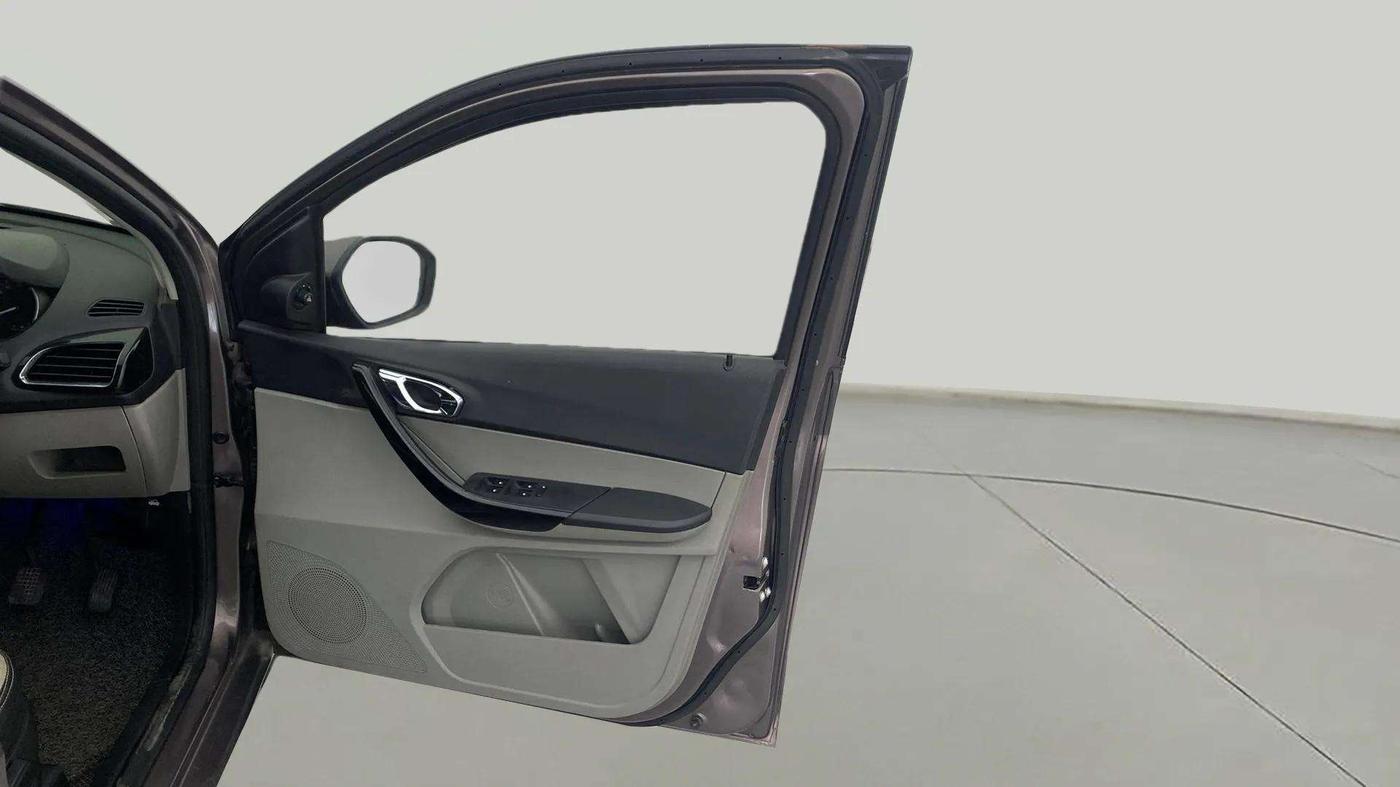 2018 Tata Tiago XZ PETROL, Petrol, Manual, 45,056 km, RHS Front Door