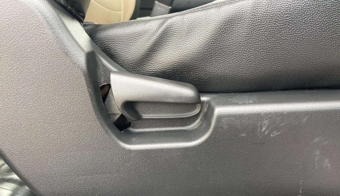2016 Maruti Wagon R 1.0 VXI (O) AMT, Petrol, Automatic, 45,470 km, Driver Side Adjustment Panel