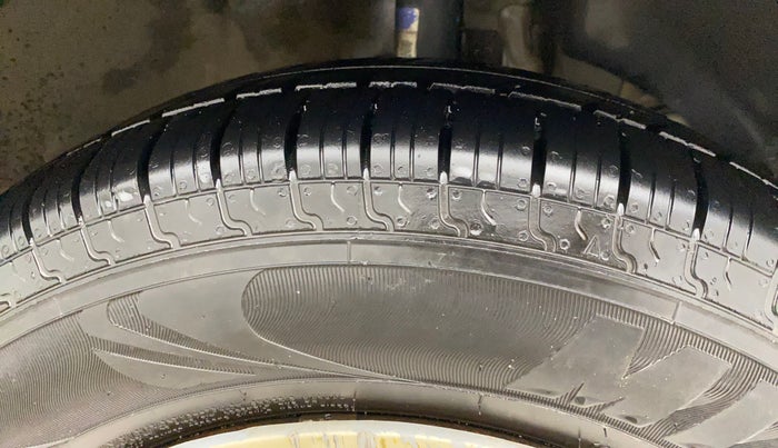 2018 Maruti Dzire VXI, Petrol, Manual, 69,250 km, Right Front Tyre Tread