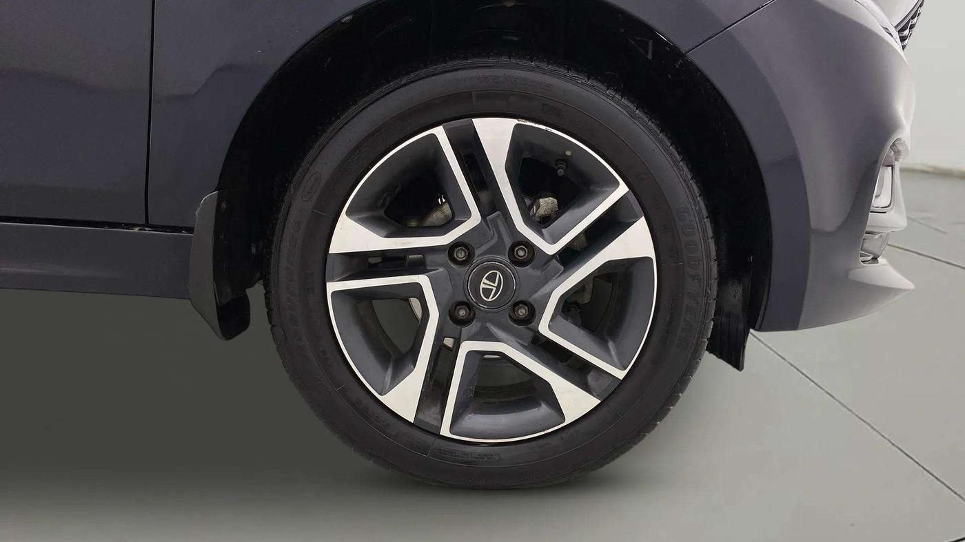 2023 Tata Tiago XZA PLUS PETROL, Petrol, Automatic, 17,163 km, Right Front Wheel