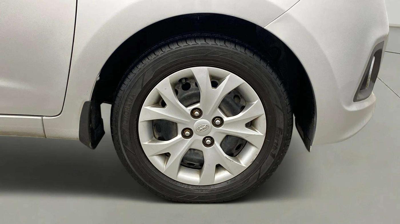 2015 Hyundai Grand i10 MAGNA 1.2 KAPPA VTVT, Petrol, Manual, 20,559 km, Right Front Wheel