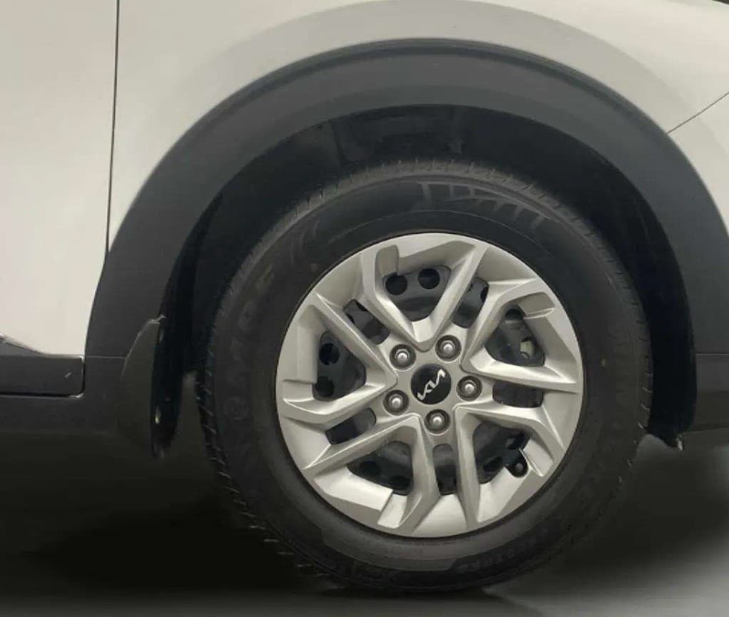 2024 KIA CARENS  PRESTIGE 1.5 TURBO PETROL IMT 7 STR , Petrol, Manual, 19,570 km, Right Front Wheel
