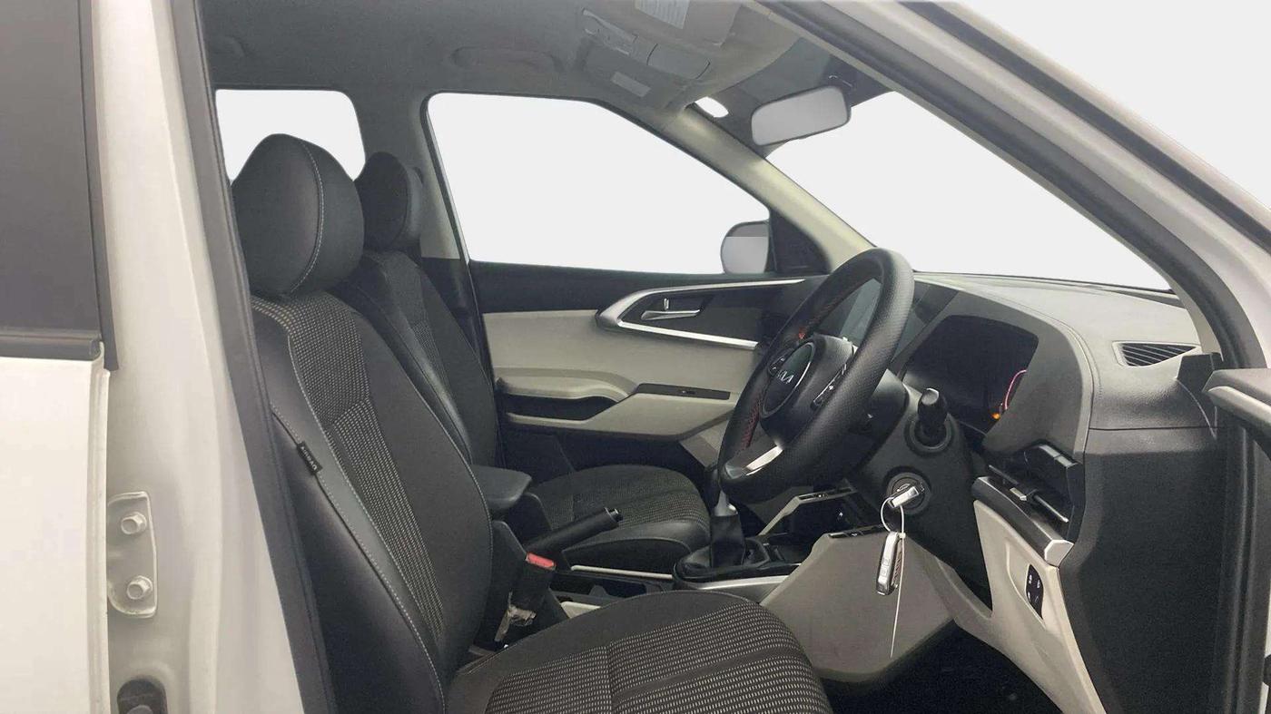 2024 KIA CARENS  PRESTIGE 1.5 TURBO PETROL IMT 7 STR , Petrol, Manual, 19,570 km, Right Side Front Door Cabin