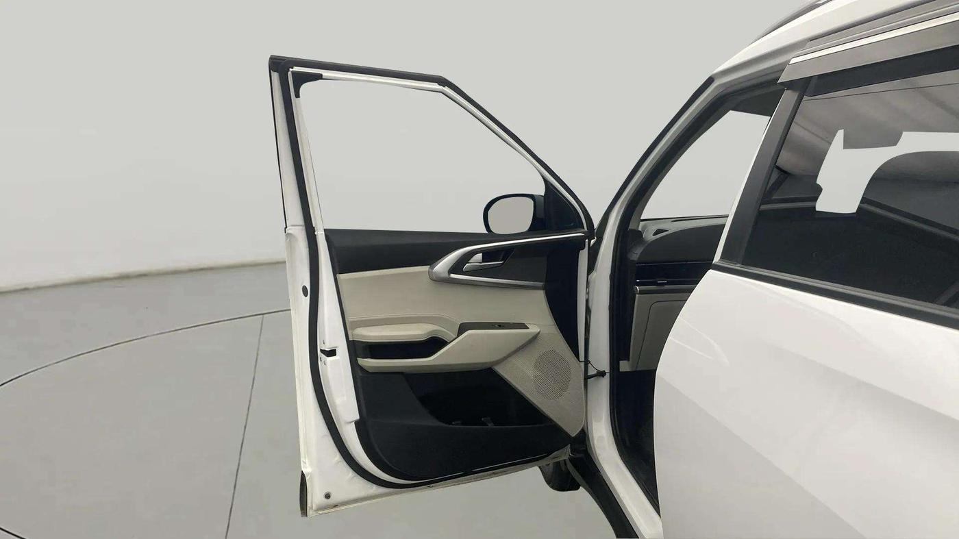 2024 KIA CARENS  PRESTIGE 1.5 TURBO PETROL IMT 7 STR , Petrol, Manual, 19,570 km, LHS Front Door