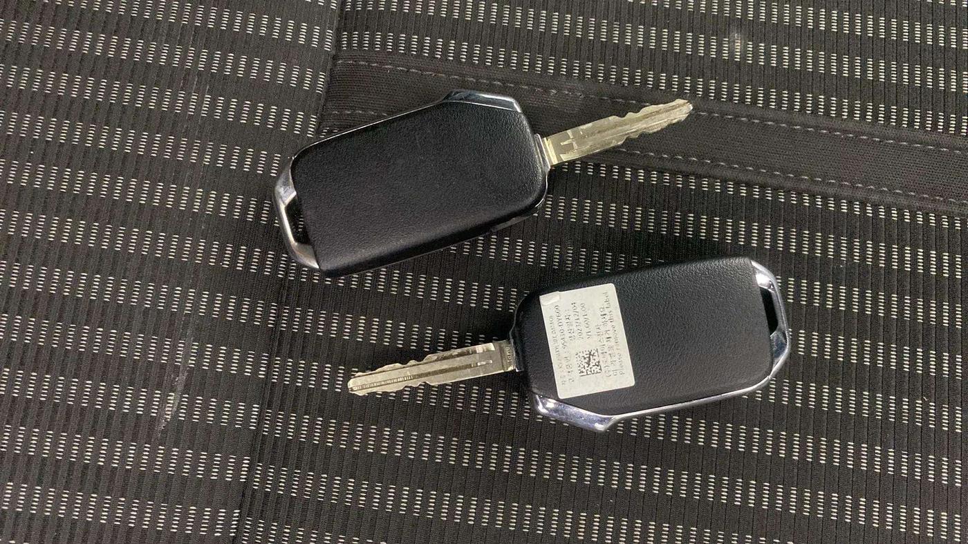 2024 KIA CARENS  PRESTIGE 1.5 TURBO PETROL IMT 7 STR , Petrol, Manual, 19,570 km, Key Close Up