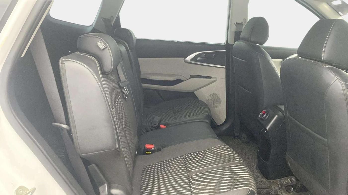 2024 KIA CARENS  PRESTIGE 1.5 TURBO PETROL IMT 7 STR , Petrol, Manual, 19,570 km, Right Side Rear Door Cabin