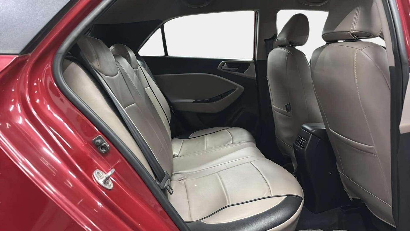 2014 Hyundai Elite i20 SPORTZ 1.2, Petrol, Manual, 32,748 km, Right Side Rear Door Cabin