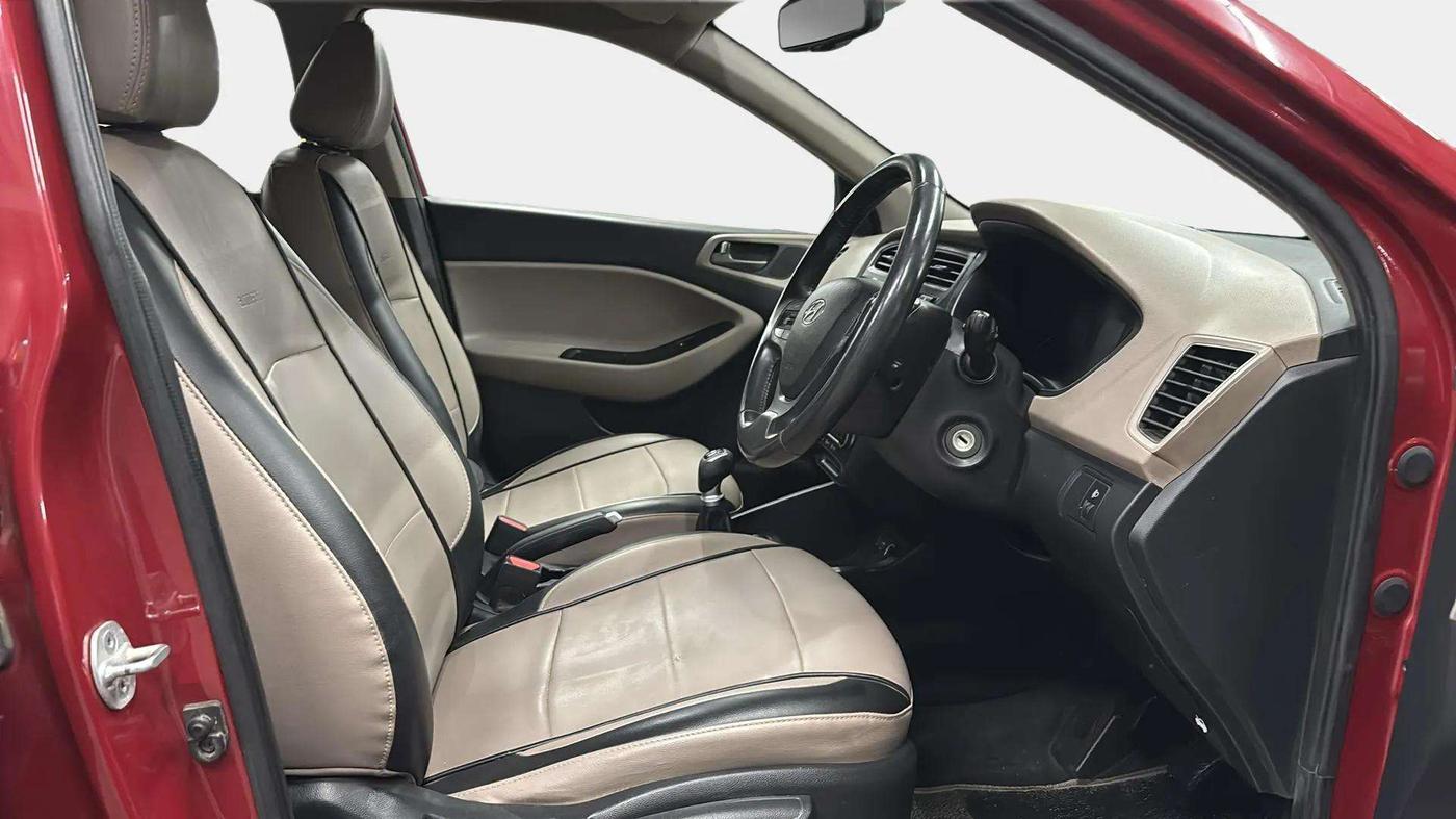 2014 Hyundai Elite i20 SPORTZ 1.2, Petrol, Manual, 32,748 km, Right Side Front Door Cabin
