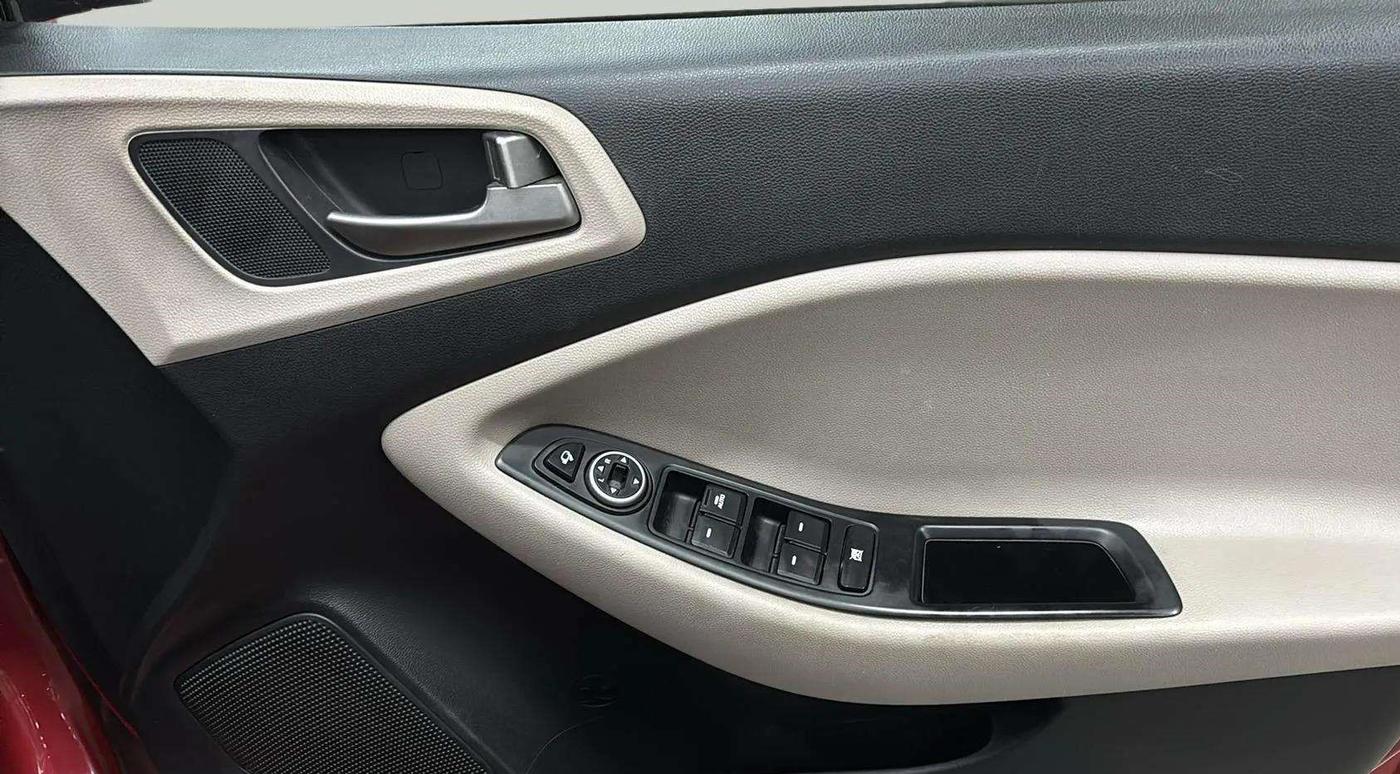 2014 Hyundai Elite i20 SPORTZ 1.2, Petrol, Manual, 32,748 km, Driver Side Door Panels Control
