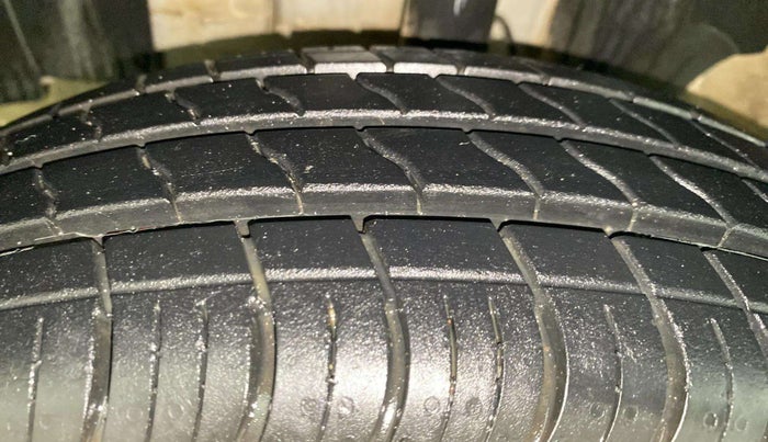 2022 Renault Kwid RXT 1.0, Petrol, Manual, 29,274 km, Left Front Tyre Tread