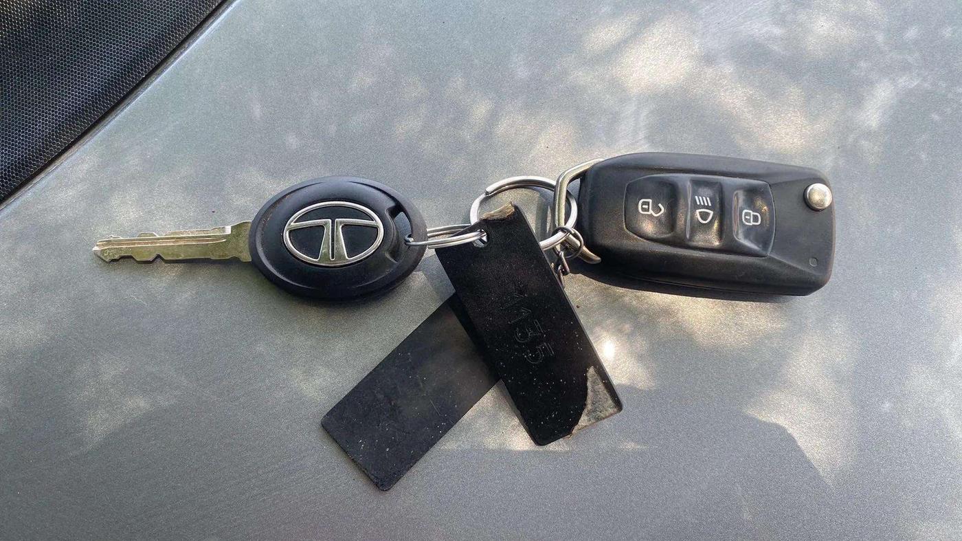 2018 Tata TIGOR XZ PETROL, Petrol, Manual, 63,991 km, Key Close Up