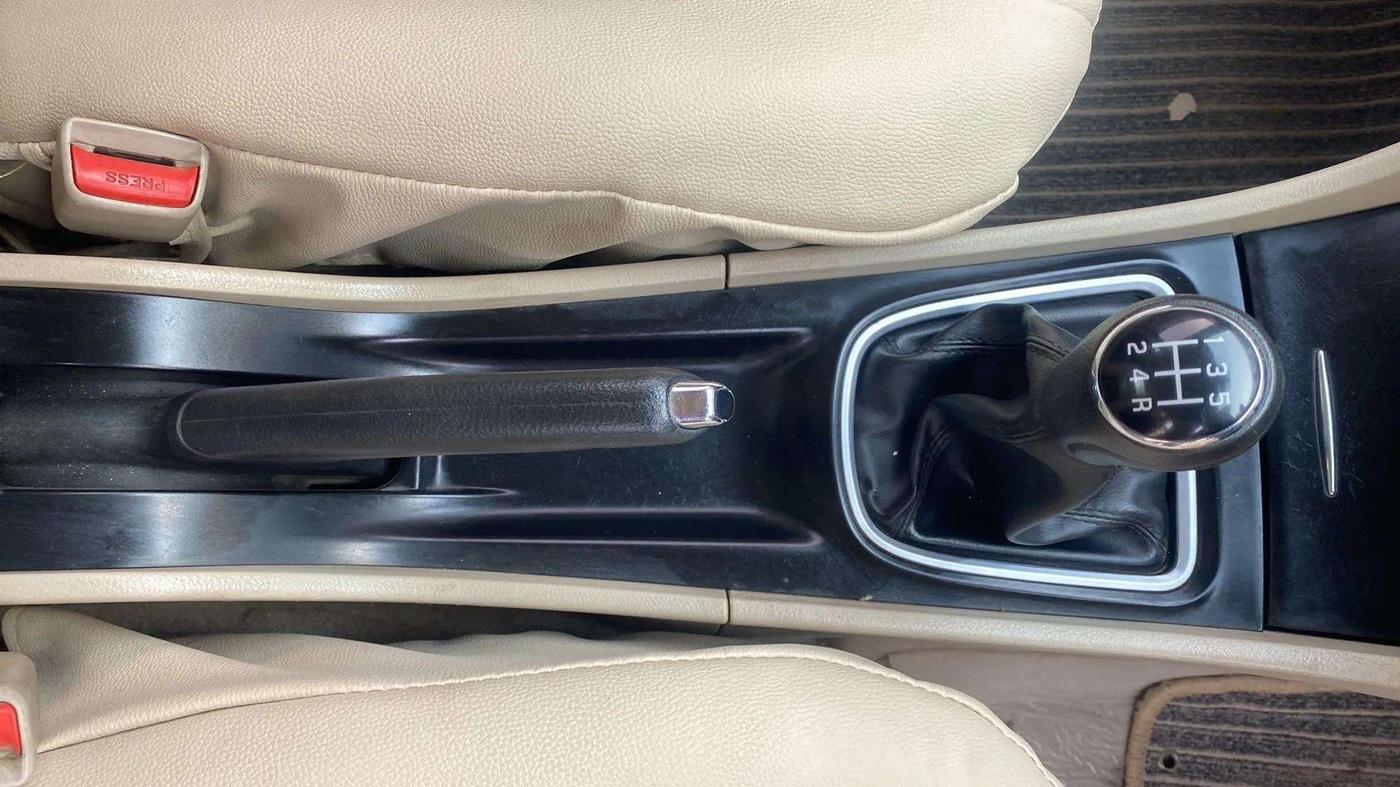 2019 Maruti Ciaz ALPHA 1.5 SHVS PETROL, Petrol, Manual, 54,620 km, Gear Lever