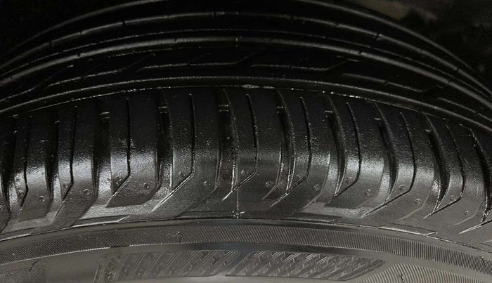 2018 Renault Duster RXS CVT, Petrol, Automatic, 43,797 km, Right Front Tyre Tread