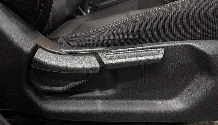 2021 Hyundai VENUE SX PLUS 1.0 TURBO DCT, Petrol, Automatic, 84,204 km, Driver Side Adjustment Panel