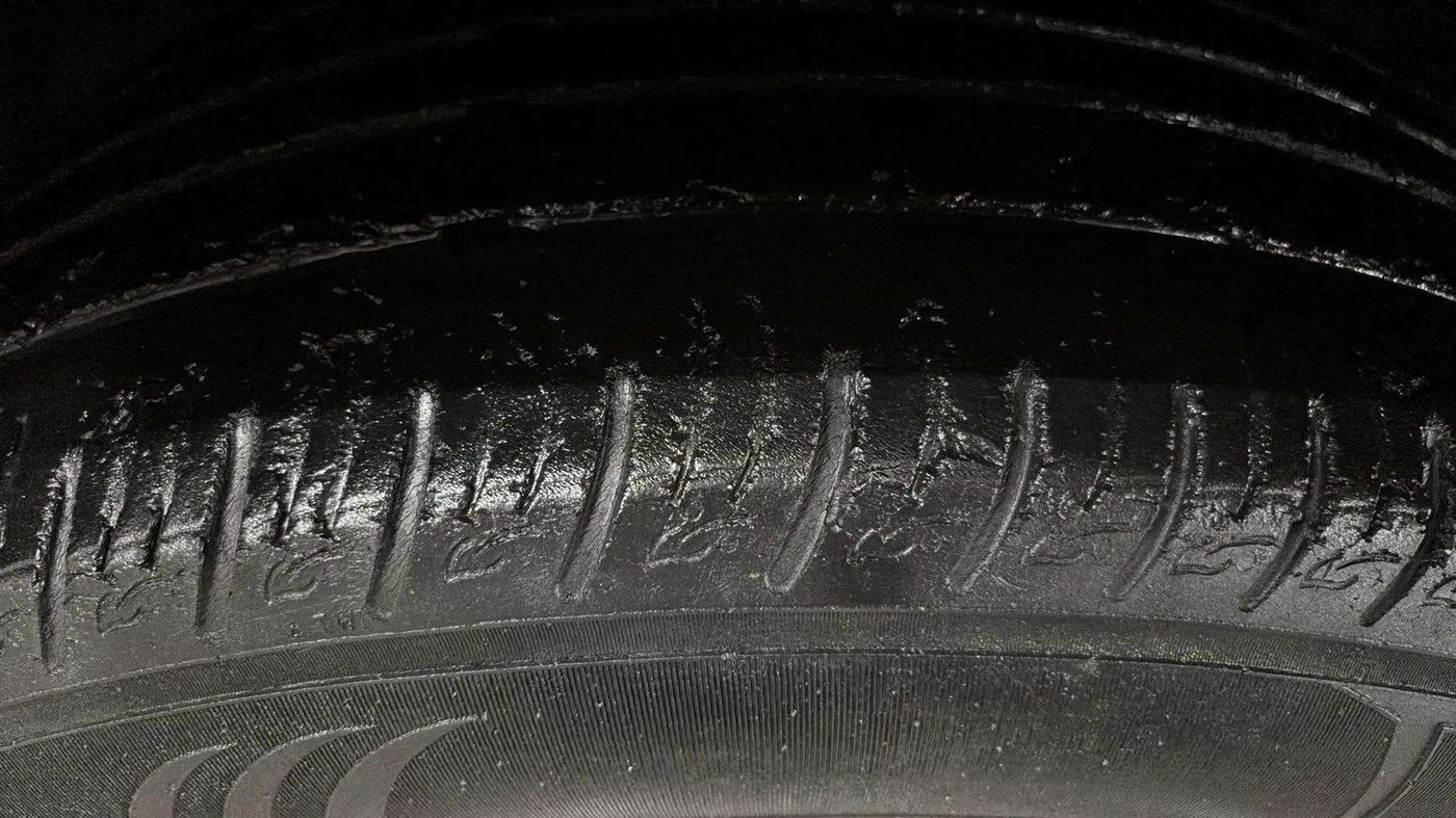 2021 Hyundai VENUE SX PLUS 1.0 TURBO DCT, Petrol, Automatic, 84,204 km, Right Front Tyre Tread