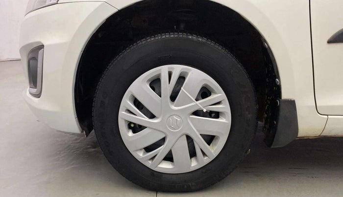 2015 Maruti Swift VXI, Petrol, Manual, 43,663 km, Left front tyre - Minor crack
