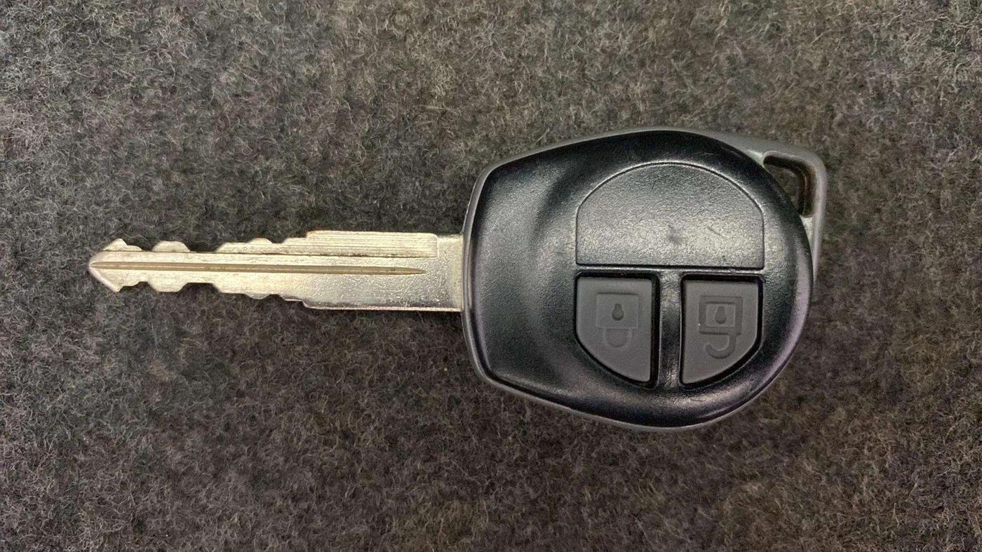 2015 Maruti Swift VXI, Petrol, Manual, 43,683 km, Key Close Up