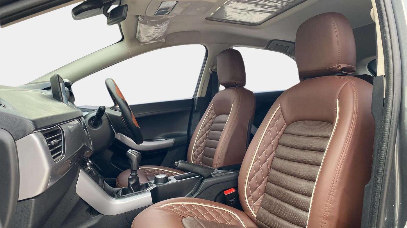 2023 Tata NEXON XM PLUS SUNROOF PETROL, Petrol, Manual, 10,163 km, Right Side Front Door Cabin