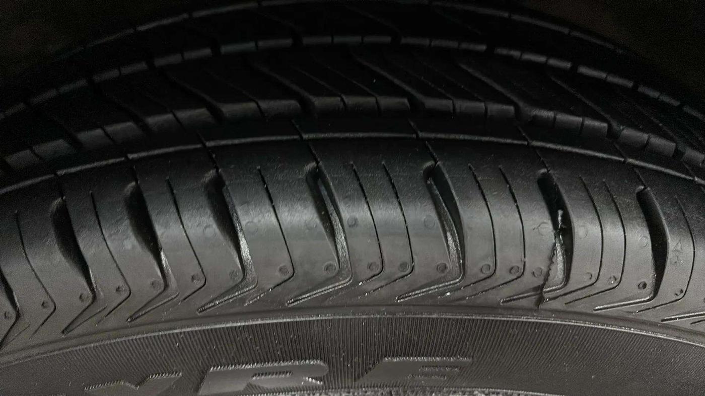 2017 Maruti Celerio ZXI AMT (O), Petrol, Automatic, 52,818 km, Left Front Tyre Tread