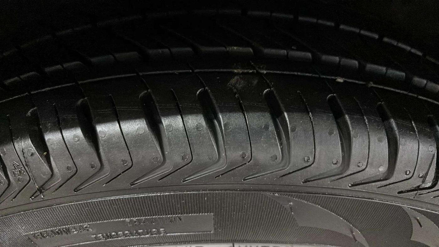 2017 Maruti Celerio ZXI AMT (O), Petrol, Automatic, 52,818 km, Right Front Tyre Tread