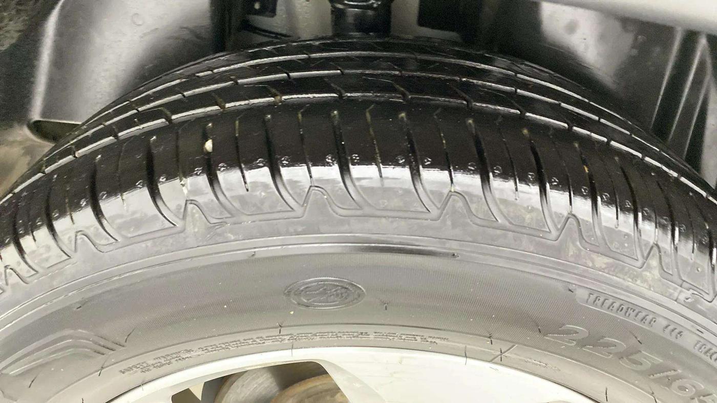 2018 Jeep Compass LIMITED (O) 1.4 PETROL AT, Petrol, Automatic, 53,082 km, Right Rear Tyre Tread