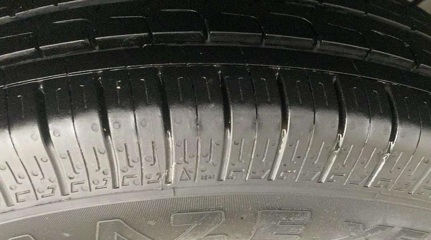 2019 Maruti Dzire VXI, Petrol, Manual, 75,803 km, Right Rear Tyre Tread