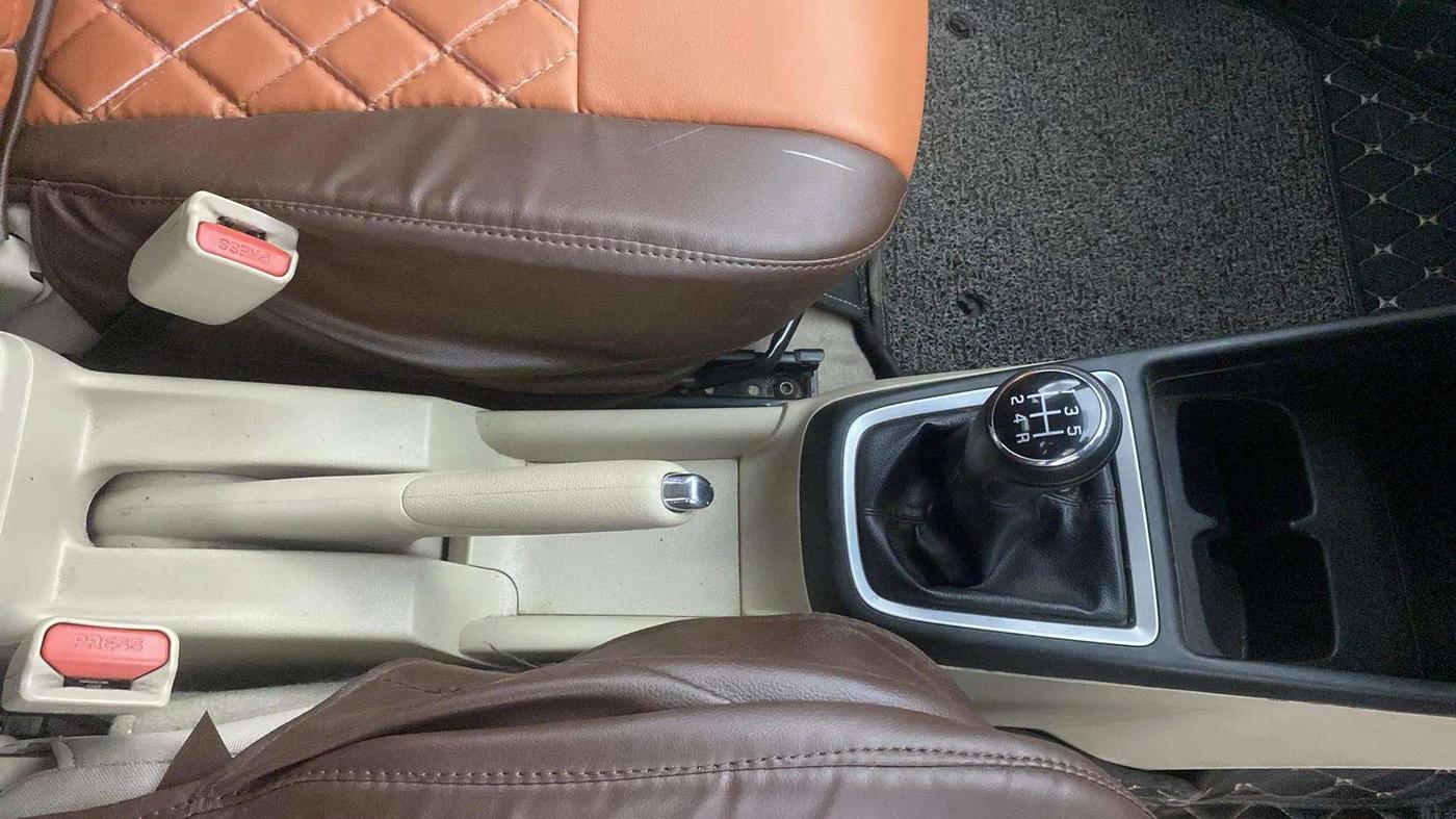 2019 Maruti Dzire VXI, Petrol, Manual, 75,803 km, Gear Lever