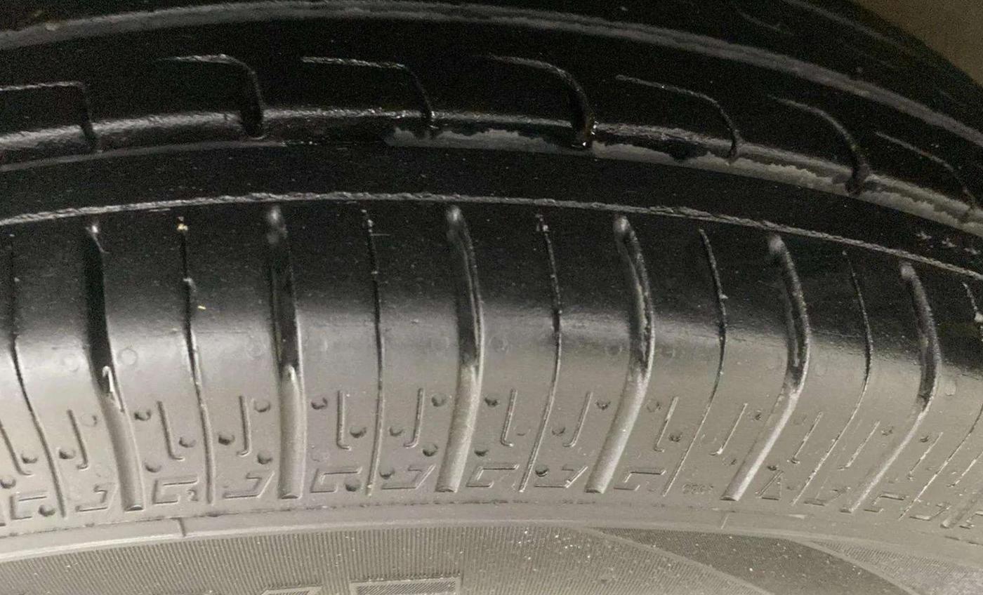 2019 Maruti Dzire VXI, Petrol, Manual, 75,803 km, Left Front Tyre Tread