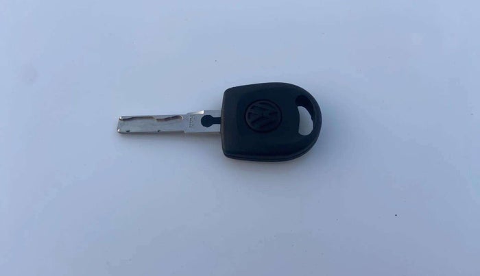 2021 Volkswagen Polo TRENDLINE 1.0L, Petrol, Manual, 37,274 km, Key Close Up