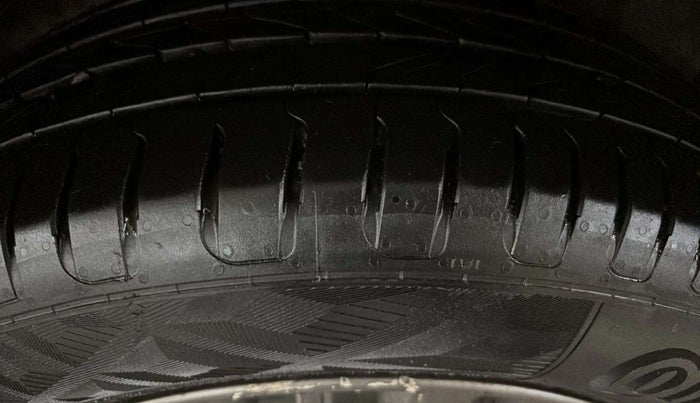 2019 Maruti Ertiga ZXI+ SHVS, Petrol, Manual, 48,775 km, Left Rear Tyre Tread