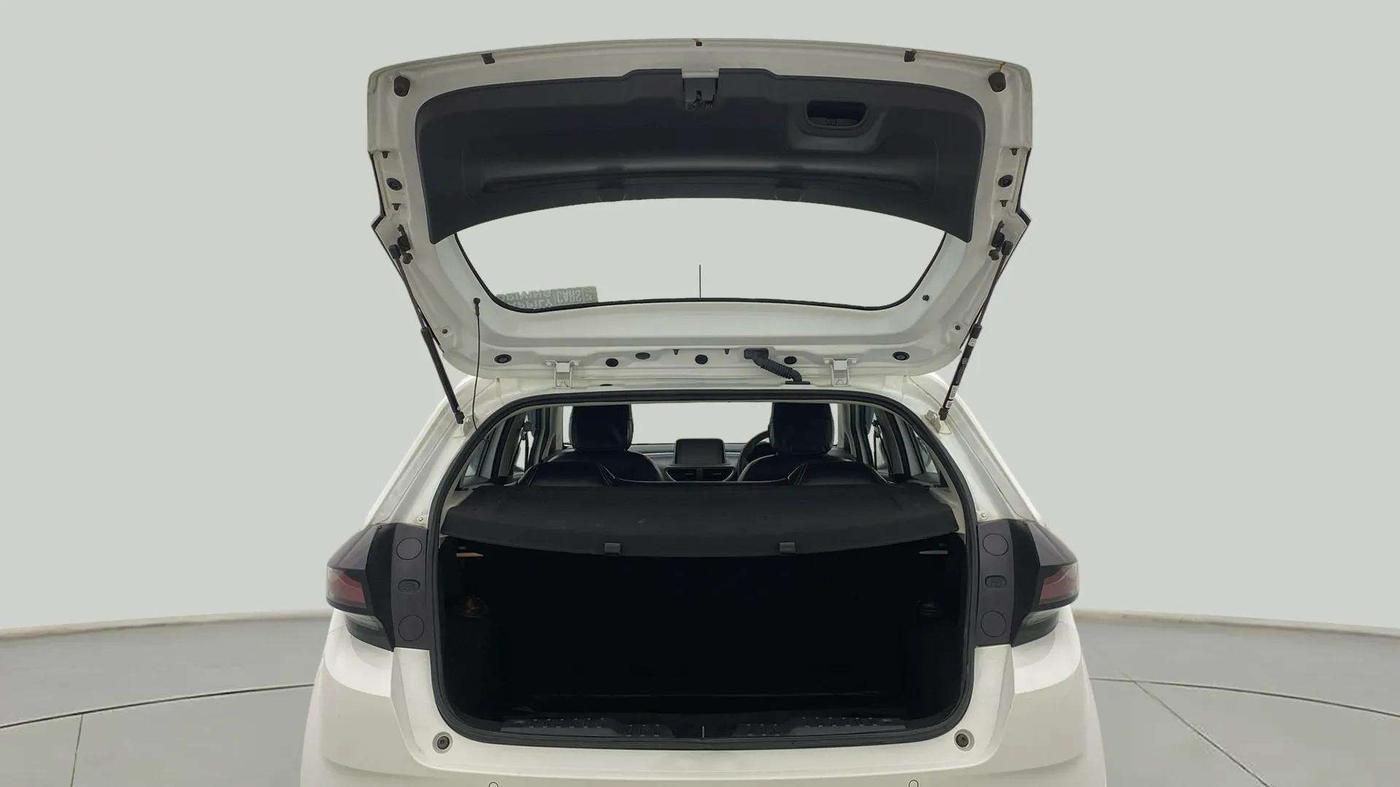 2023 Tata ALTROZ XTA, Petrol, Automatic, 13,010 km, Boot Door Open