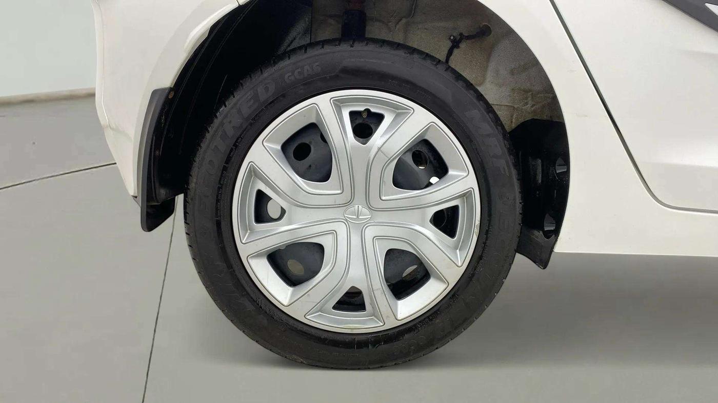 2023 Tata ALTROZ XTA, Petrol, Automatic, 13,010 km, Right Rear Wheel