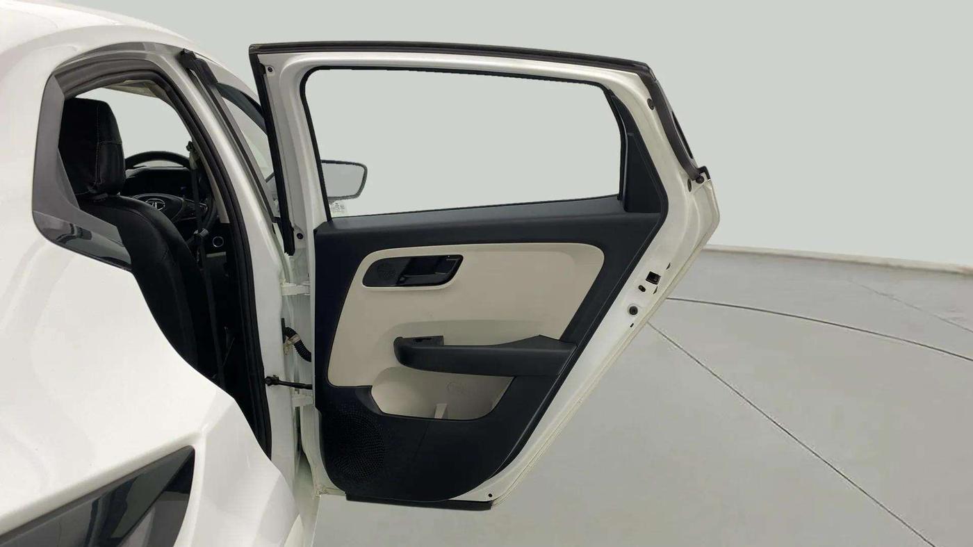 2023 Tata ALTROZ XTA, Petrol, Automatic, 13,010 km, RHS Rear Door