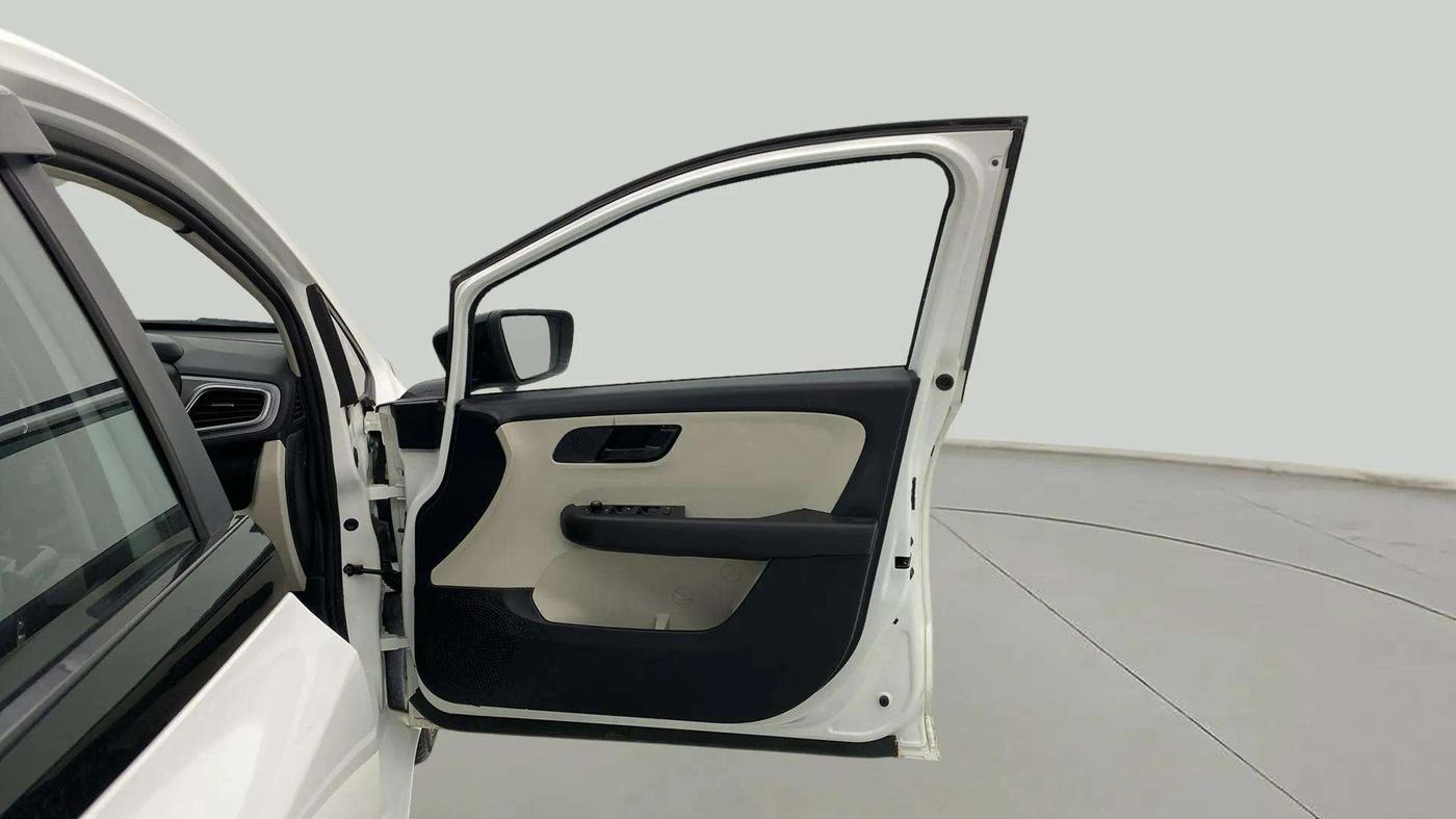 2023 Tata ALTROZ XTA, Petrol, Automatic, 13,010 km, RHS Front Door