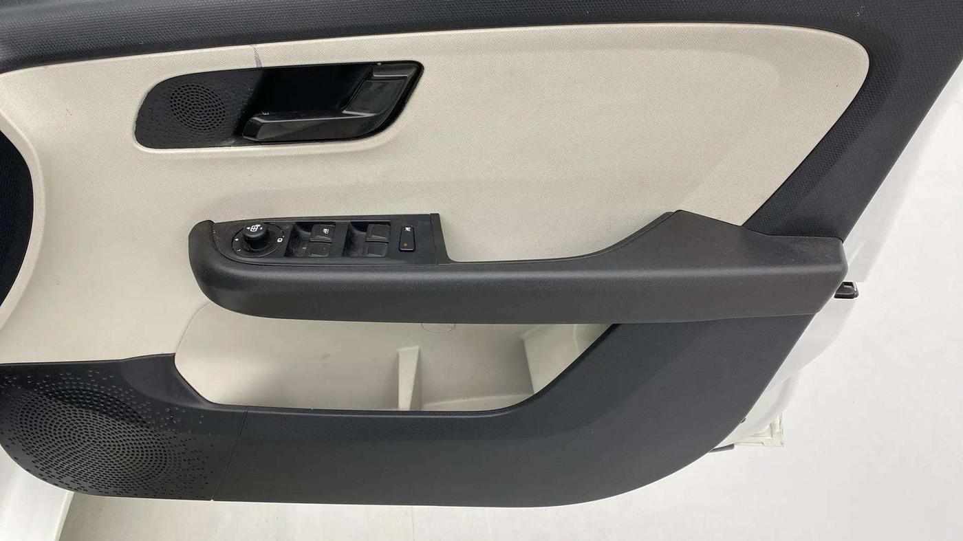 2023 Tata ALTROZ XTA, Petrol, Automatic, 13,010 km, Driver Side Door Panels Control