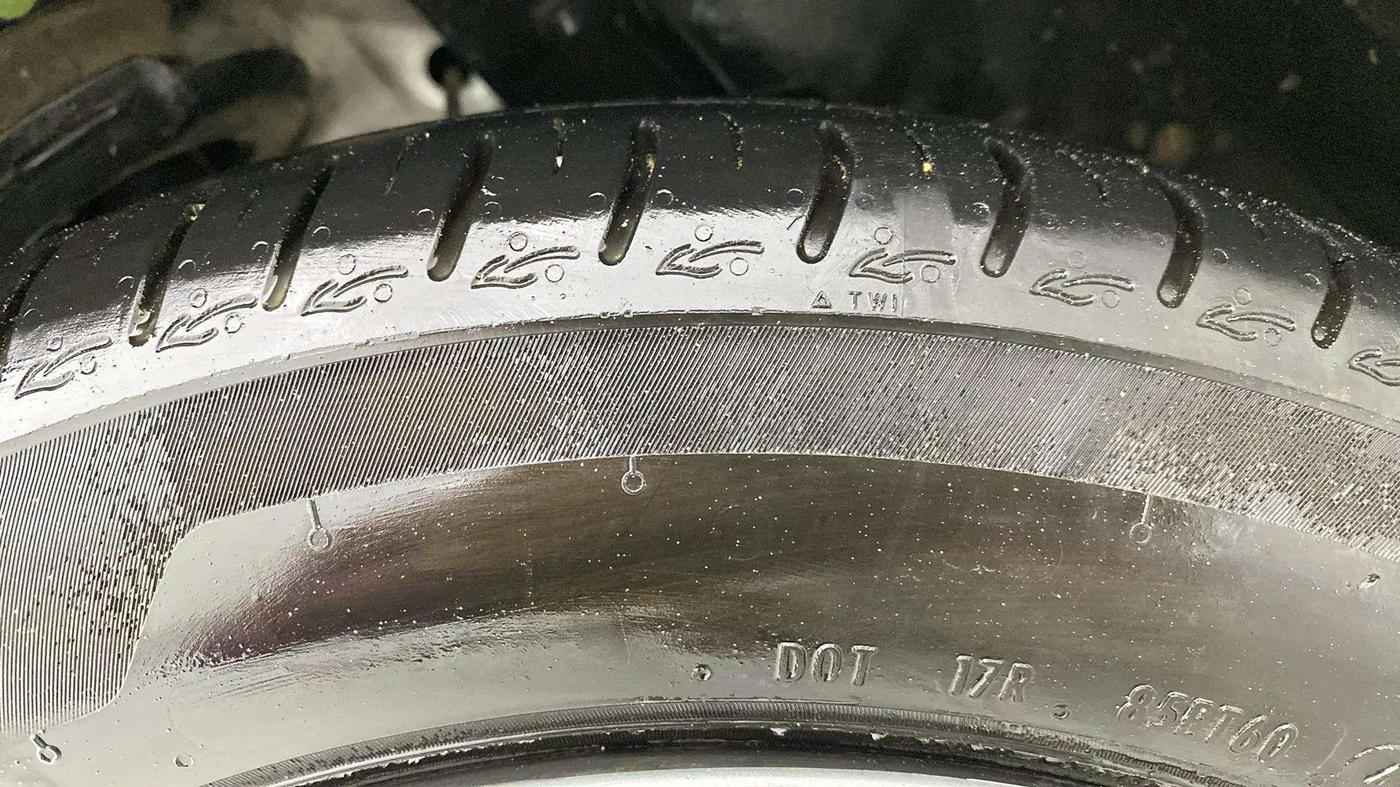 2023 Tata ALTROZ XTA, Petrol, Automatic, 13,010 km, Left Front Tyre Tread
