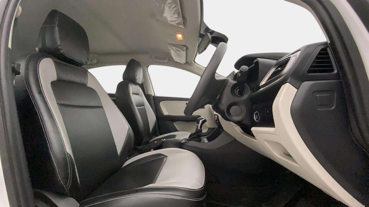 2023 Tata ALTROZ XTA, Petrol, Automatic, 13,010 km, Right Side Front Door Cabin
