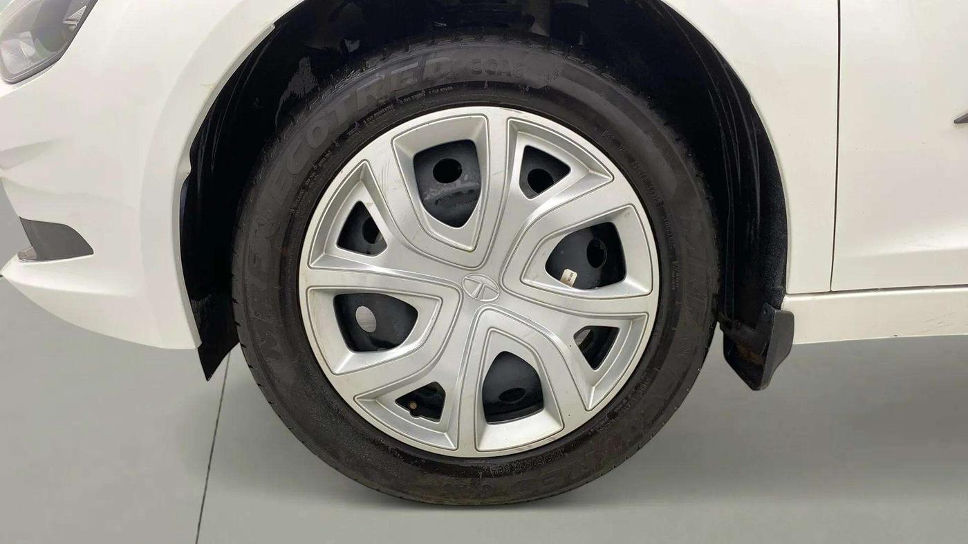 2023 Tata ALTROZ XTA, Petrol, Automatic, 13,010 km, Left Front Wheel