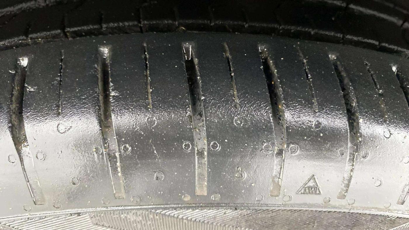 2017 Maruti IGNIS ZETA 1.2, Petrol, Manual, 30,197 km, Left Front Tyre Tread