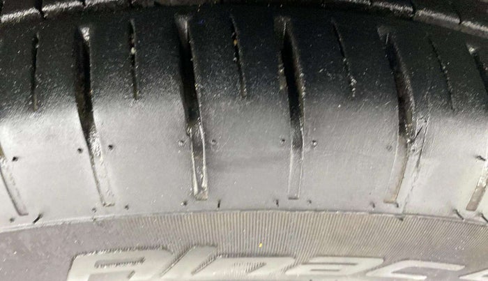2017 Maruti IGNIS ZETA 1.2, Petrol, Manual, 30,197 km, Right Front Tyre Tread