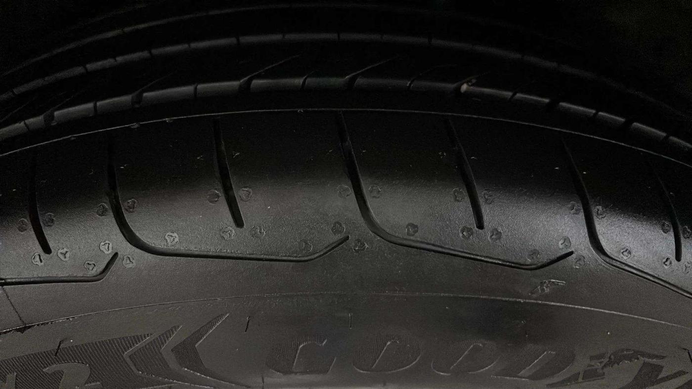 2016 Hyundai Creta SX PLUS AT 1.6 PETROL, Petrol, Automatic, 49,525 km, Left Rear Tyre Tread