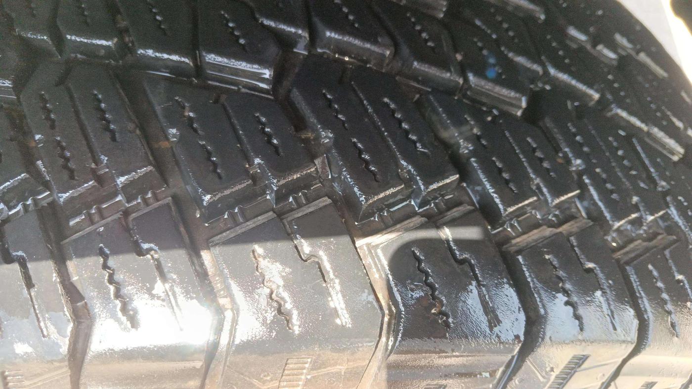 2023 Mahindra Thar LX HT PETROL 4WD MT, Petrol, Manual, 33,147 km, Right Front Tyre Tread