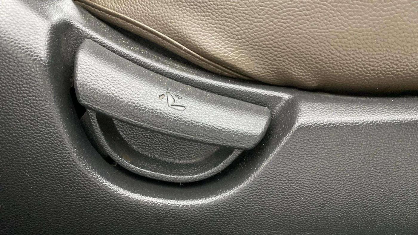 2019 Hyundai Grand i10 MAGNA 1.2 KAPPA VTVT, Petrol, Manual, 99,610 km, Driver Side Adjustment Panel