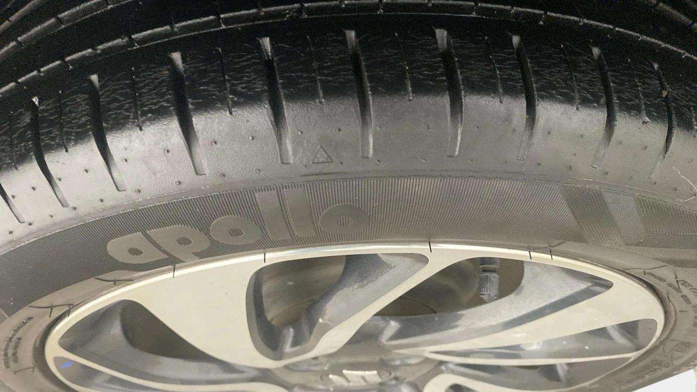 2021 Maruti Baleno ZETA PETROL 1.2, Petrol, Manual, 20,298 km, Right Rear Tyre Tread