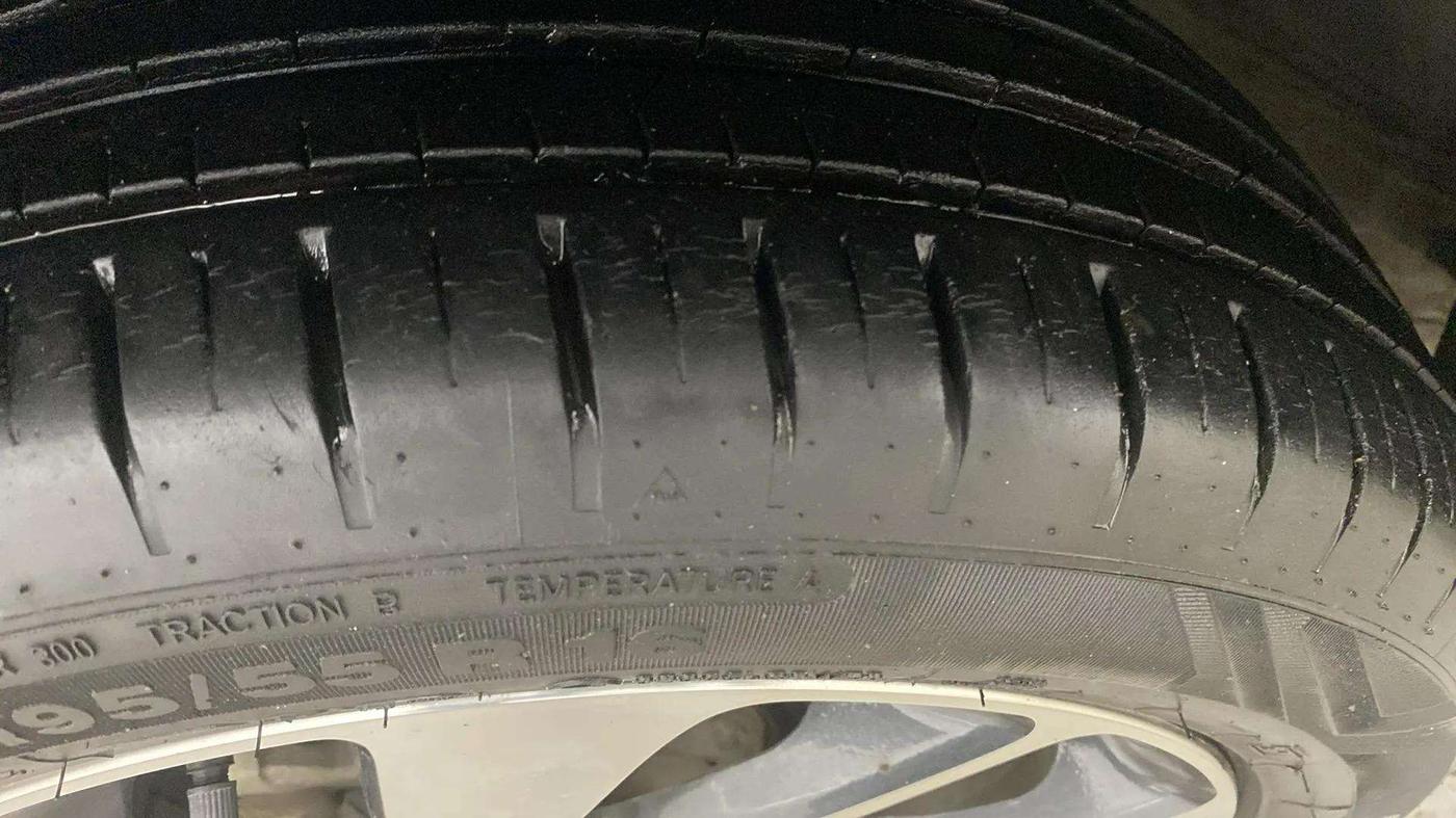 2021 Maruti Baleno ZETA PETROL 1.2, Petrol, Manual, 20,298 km, Left Front Tyre Tread