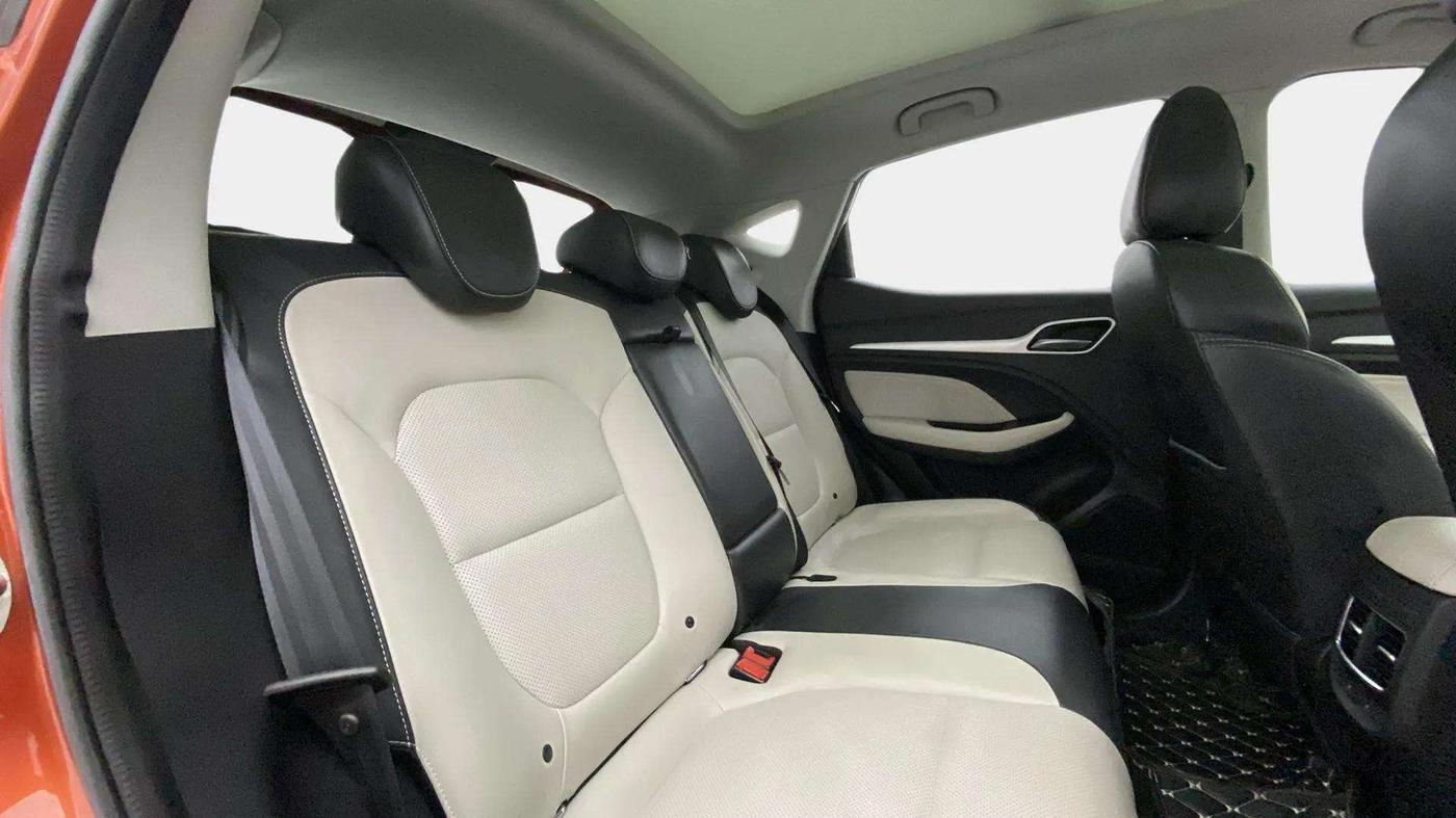 2021 MG ASTOR SHARP 1.5 MT, Petrol, Manual, 24,020 km, Right Side Rear Door Cabin