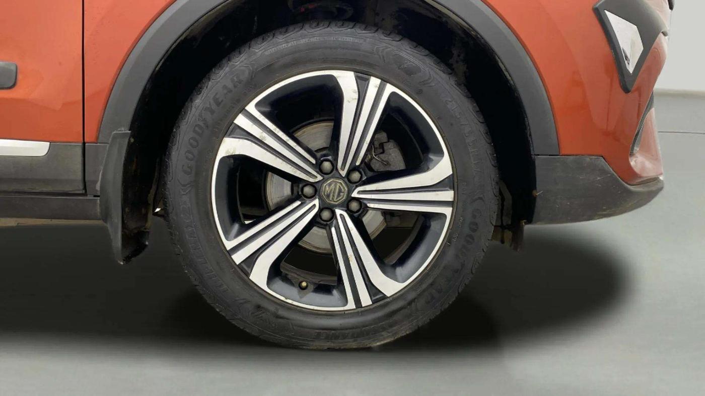 2021 MG ASTOR SHARP 1.5 MT, Petrol, Manual, 24,020 km, Right Front Wheel